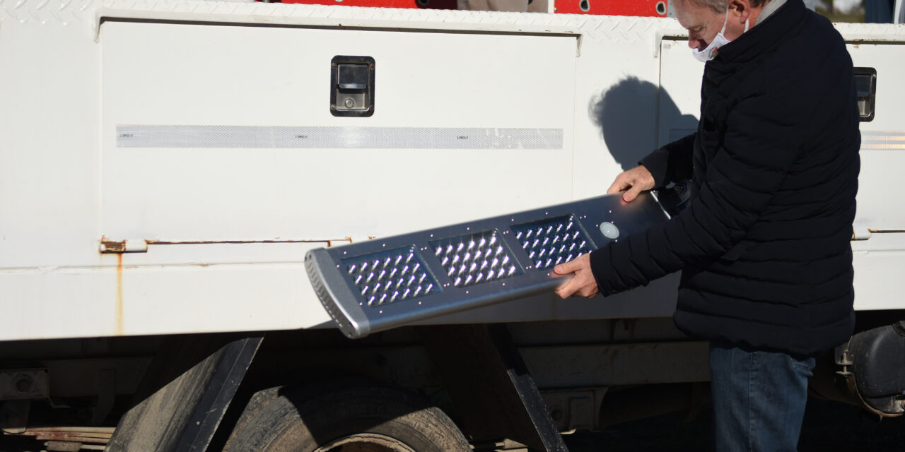 OBRA DE LUMINARIAS CON PANELES SOLARES EN EL ACCESO AVENIDA LOS CONSTITUYENTES