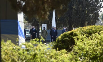 HOMENAJE A LOS QUE ESTÁN AL SERVICIO DE NUESTRA PATRIA