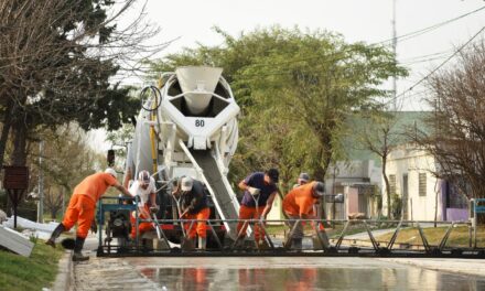 MÁS CUADRAS DE PAVIMENTO PARA SEGUIR UNIENDO LOS BARRIOS