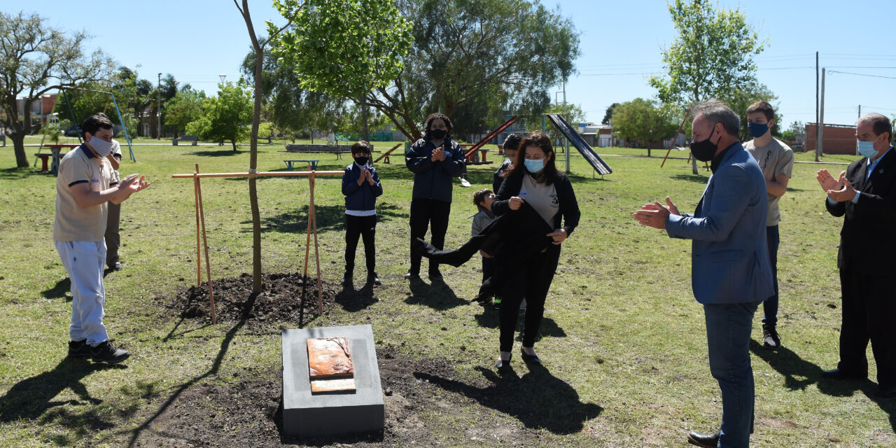 HOMENAJE A LINARES CARDOZO, AL CUMPLIRSE 100 AÑOS DE SU NACIMIENTO