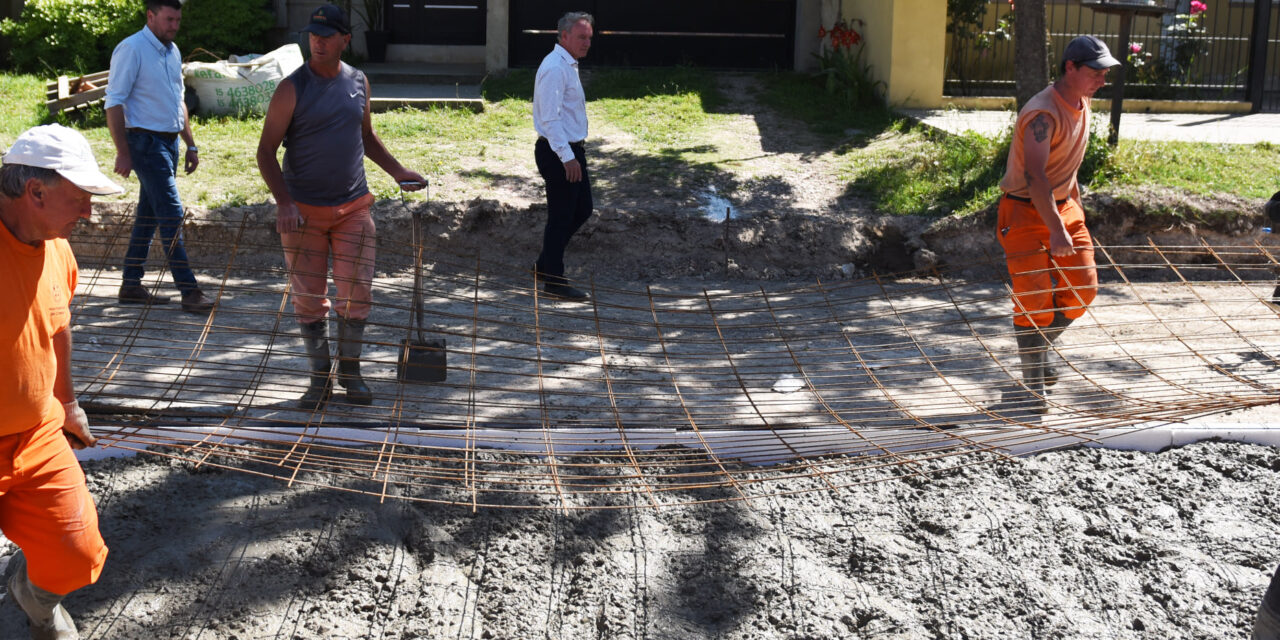 NUEVAS CUADRAS DE PAVIMENTO PARA UNIR LOS BARRIOS