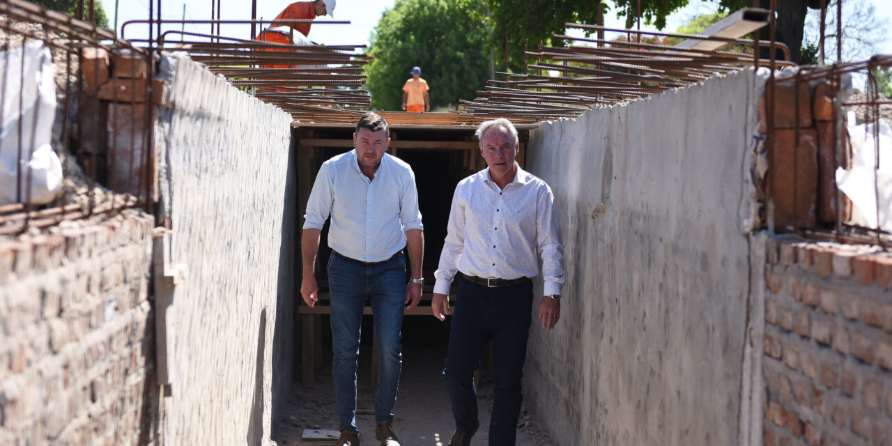 CANAL DE DESAGÜE EN CALLE ALSINA: AVANZA LA OBRA