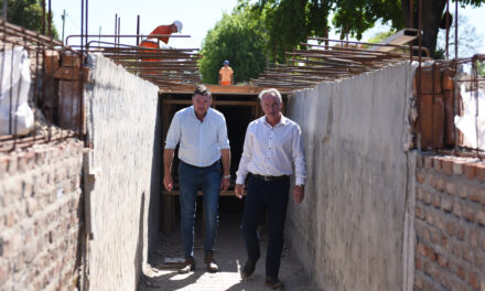 CANAL DE DESAGÜE EN CALLE ALSINA: AVANZA LA OBRA