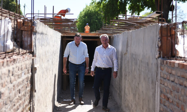 CANAL DE DESAGÜE EN CALLE ALSINA: AVANZA LA OBRA