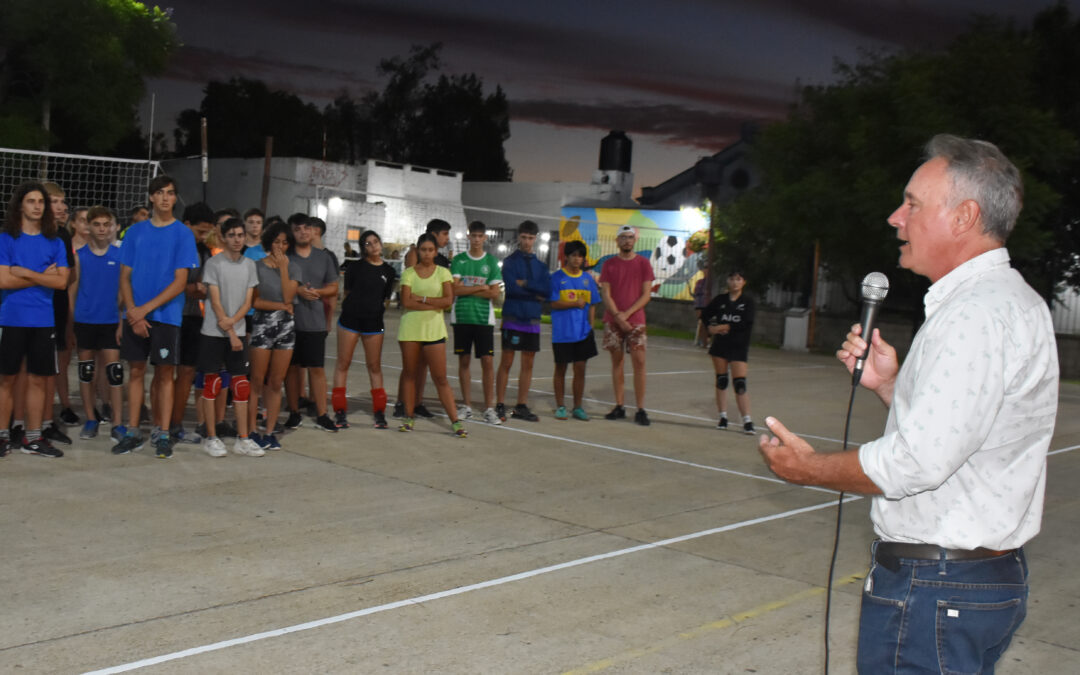 verano voley: nocheS de amigos y deporte