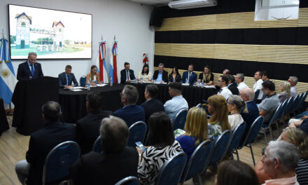 “Juntos, continuemos haciendo esta ciudad que crece y progresa de la mano del trabajo y el esfuerzo”