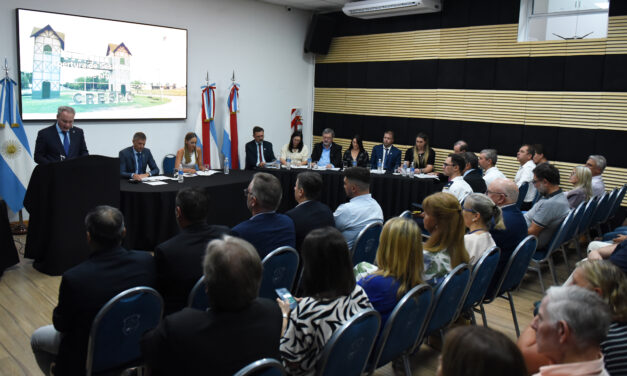 “Juntos, continuemos haciendo esta ciudad que crece y progresa de la mano del trabajo y el esfuerzo”