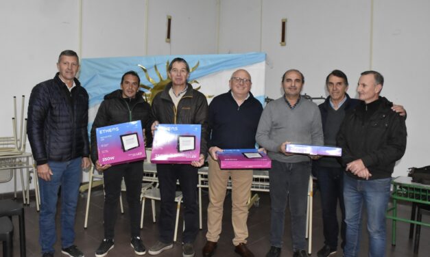 APORTAMOS LUCES PARA EL CAMPO DE DEPORTES DE LA ESCUELA TÉCNICA