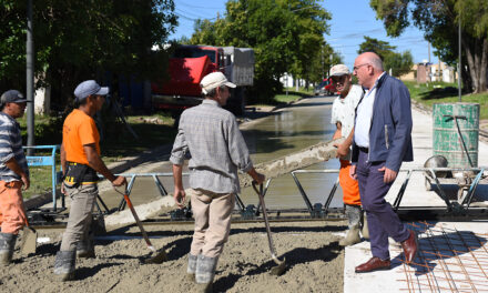 DOS CUADRAS NUEVAS CON PAVIMENTO EN BARRIO AZUL