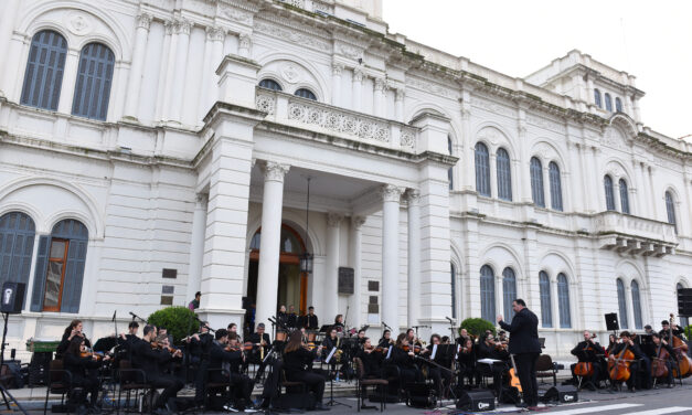 LA ORQUESTA SINFÓNICA MUNICIPAL LE PUSO MÚSICA A LA CELEBRACIÓN POR EL DÍA DEL HIMNO NACIONAL ARGENTINO