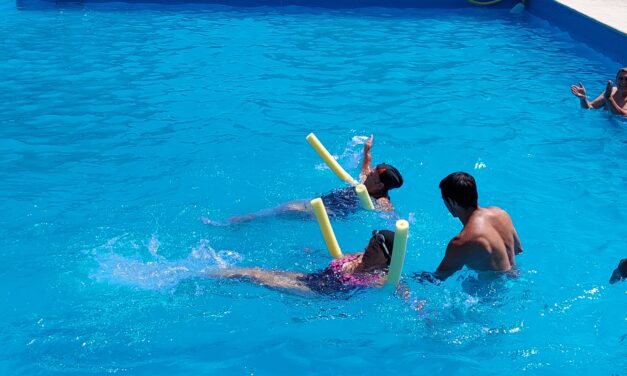 TALLERES DE NATACIÓN PARA ADULTOS MAYORES Y PERSONAS CON DISCAPACIDAD