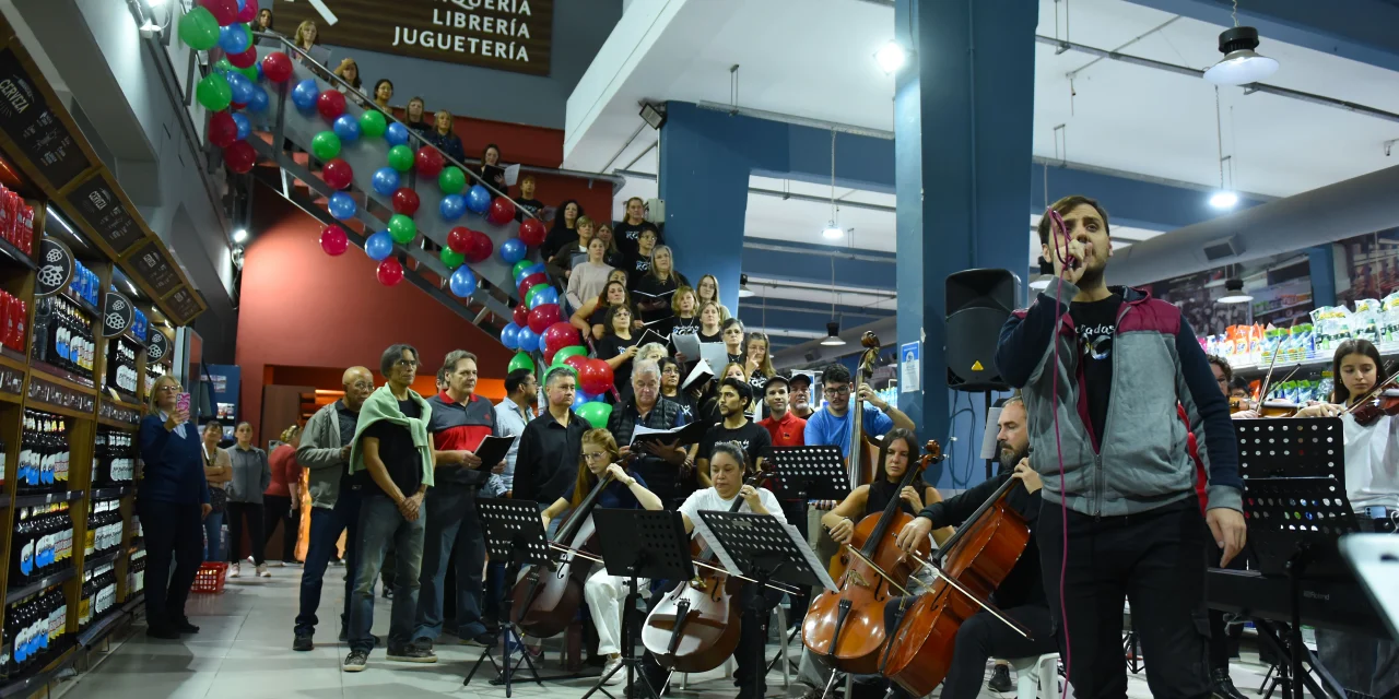 Emotiva Presentación Coral en el 115° Aniversario de La Agrícola Regional