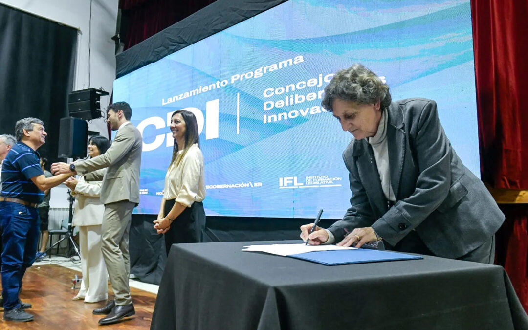 Crespo estuvo presente en el lanzamiento del programa ‘Concejos Deliberantes Innovadores’