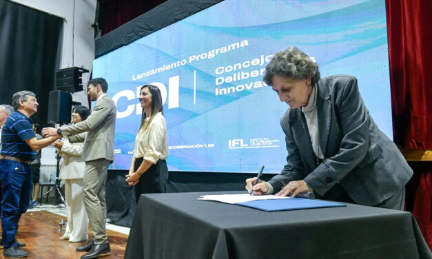 Crespo estuvo presente en el lanzamiento del programa ‘Concejos Deliberantes Innovadores’