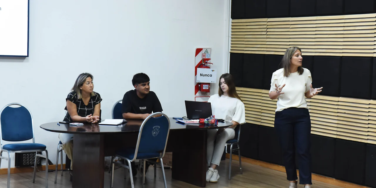 ‘Intensamente Online’: cinco talleres para tratar el uso responsable de la tecnología en adolescentes