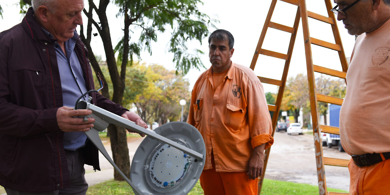 REALIZAMOS EL RECAMBIO DE MÁS DE 250 LUMINARIAS LED EN LOS BARRIOS Y EN EL PARQUE INDUSTRIAL