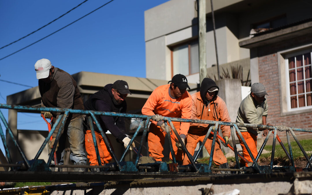 LOS CRESPENSES INCORPORAMOS NUEVAS CUADRAS DE PAVIMENTO A LA TRAMA VIAL DE NUESTRA CIUDAD
