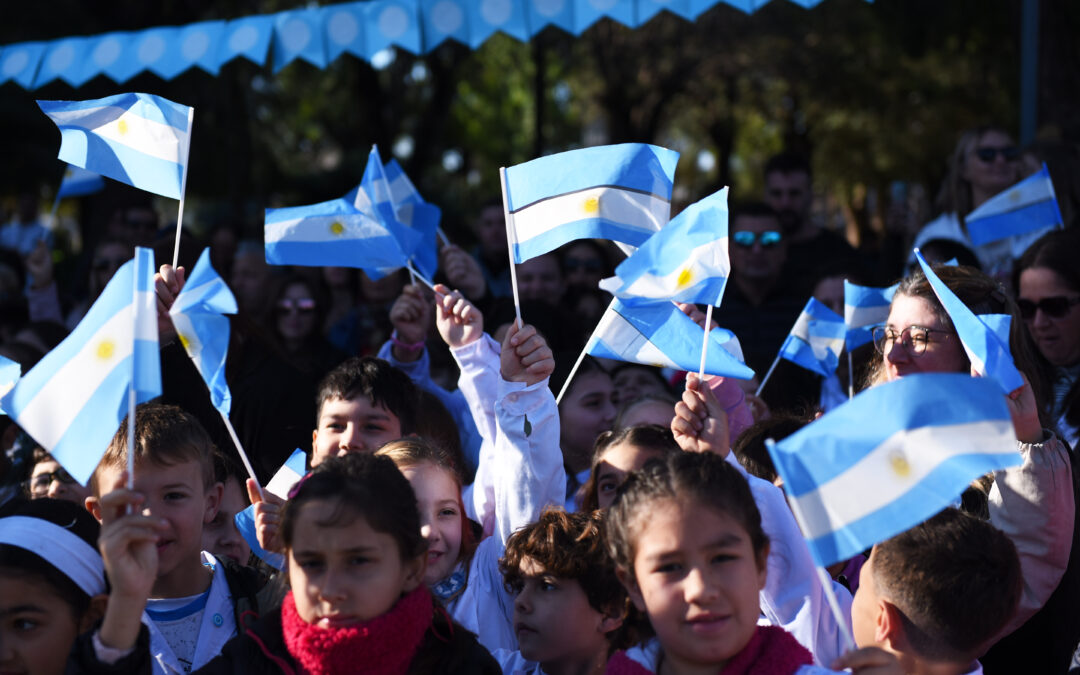MÁS DE 350 ESTUDIANTES DE CUARTO GRADO, PROMETERÁN LEALTAD A LA BANDERA ARGENTINA
