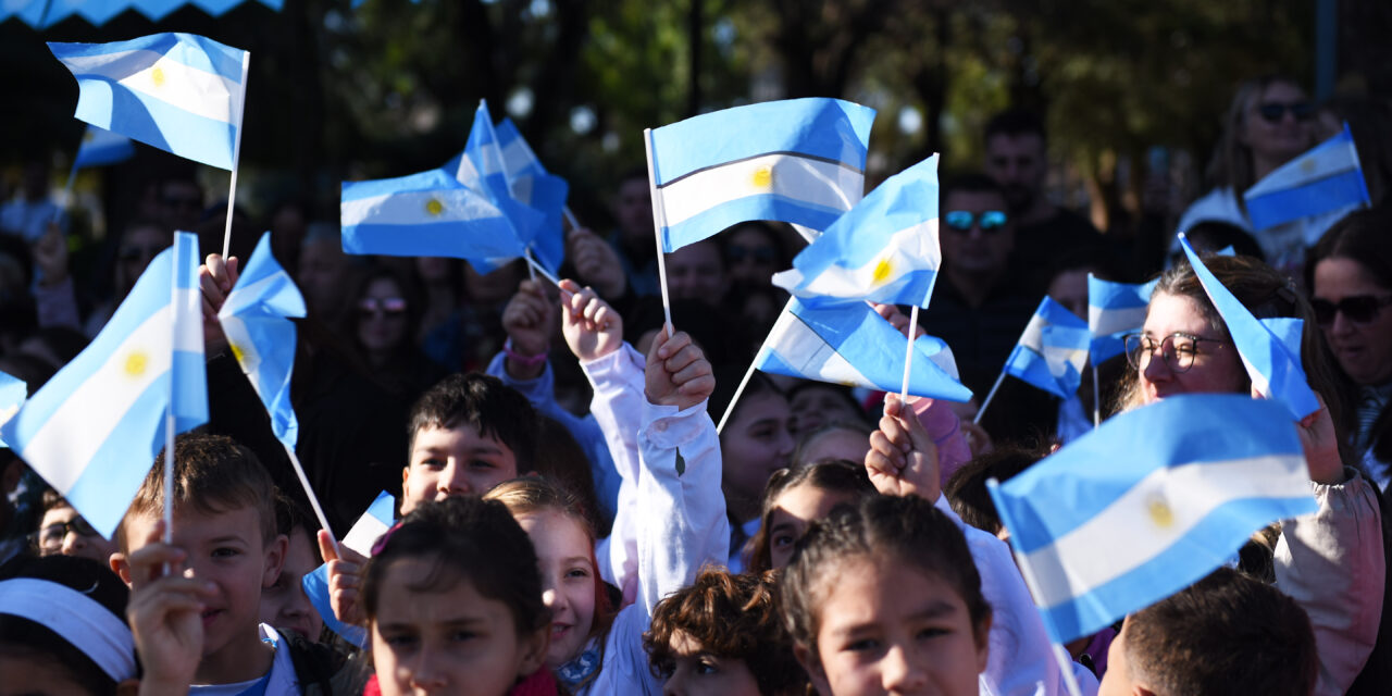 MÁS DE 350 ESTUDIANTES DE CUARTO GRADO, PROMETERÁN LEALTAD A LA BANDERA ARGENTINA