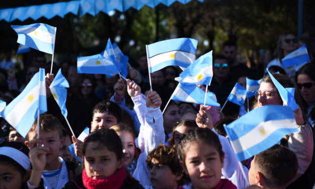 MÁS DE 350 ESTUDIANTES DE CUARTO GRADO, PROMETERÁN LEALTAD A LA BANDERA ARGENTINA