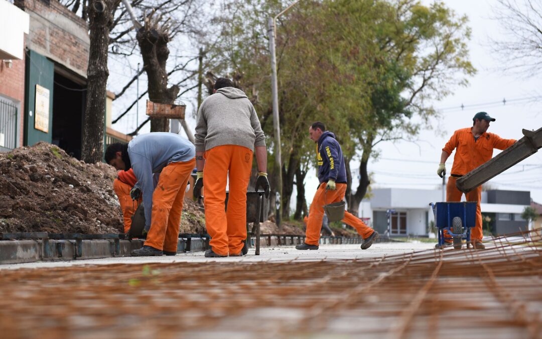 ESTAMOS PAVIMENTANDO CALLE GÜEMES