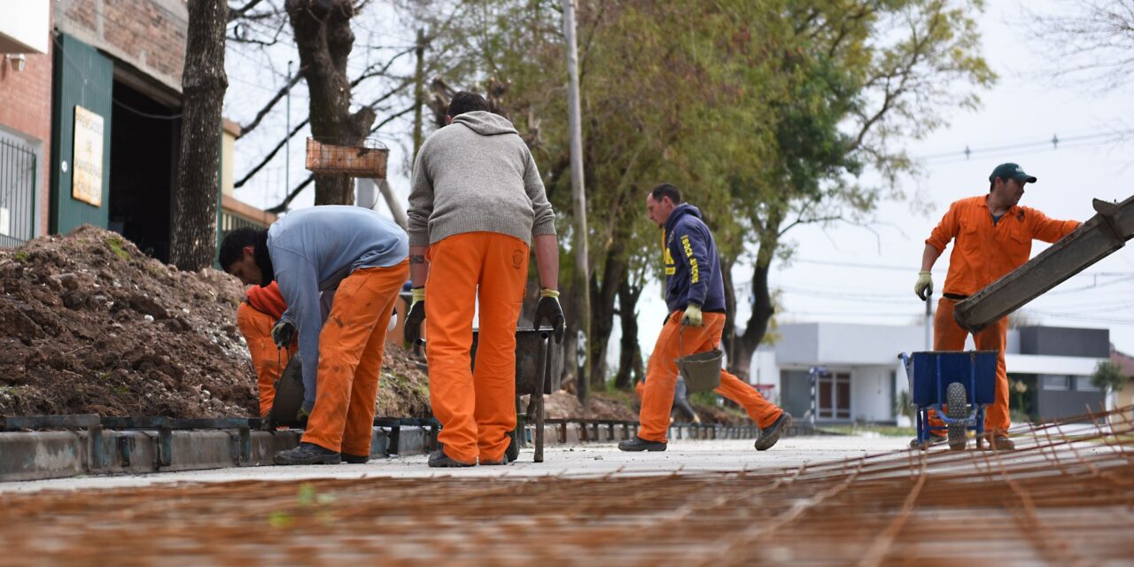 ESTAMOS PAVIMENTANDO CALLE GÜEMES