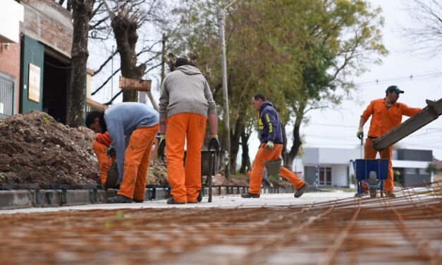 ESTAMOS PAVIMENTANDO CALLE GÜEMES