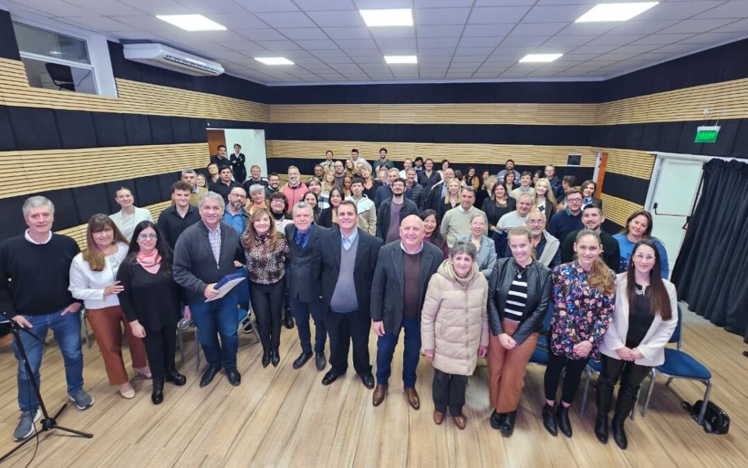 VOCES QUE UNEN