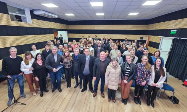 VOCES QUE UNEN