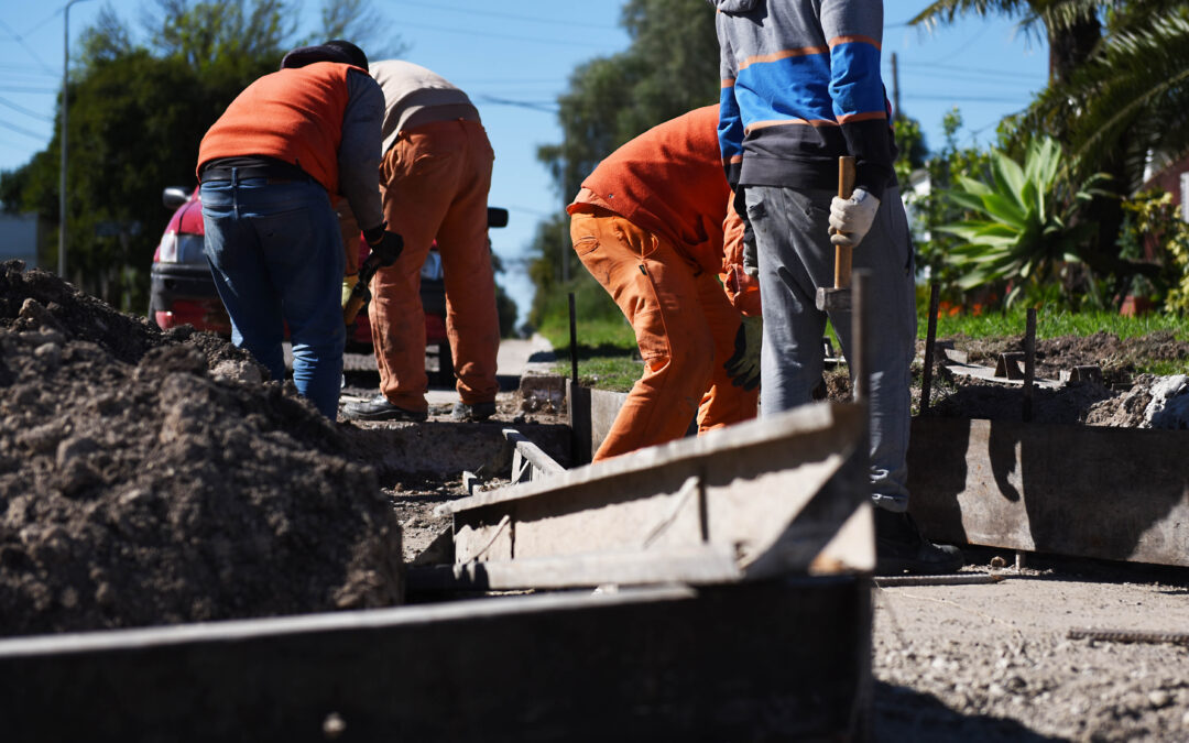 CUATRO OBRAS DE PAVIMENTACIÓN EN MARCHA PARA SEGUIR CONECTANDO CRESPO