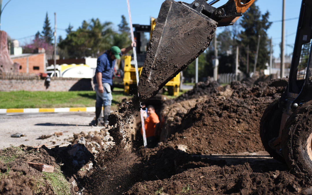REEMPLAZO DE CAÑERÍAS DEL SERVICIO DE CLOACAS, UNA OBRA QUE BENEFICIA A LOS BARRIOS SALTO, SAN LORENZO Y SAN CAYETANO