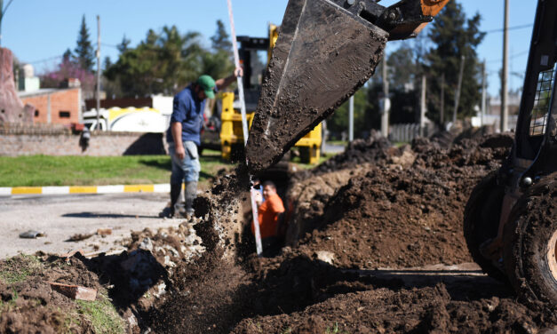 REEMPLAZO DE CAÑERÍAS DEL SERVICIO DE CLOACAS, UNA OBRA QUE BENEFICIA A LOS BARRIOS SALTO, SAN LORENZO Y SAN CAYETANO