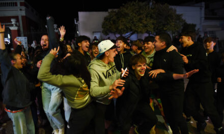 ESTUDIANTINA 2025: COLORIDO Y MULTITUDINARIO CIERRE