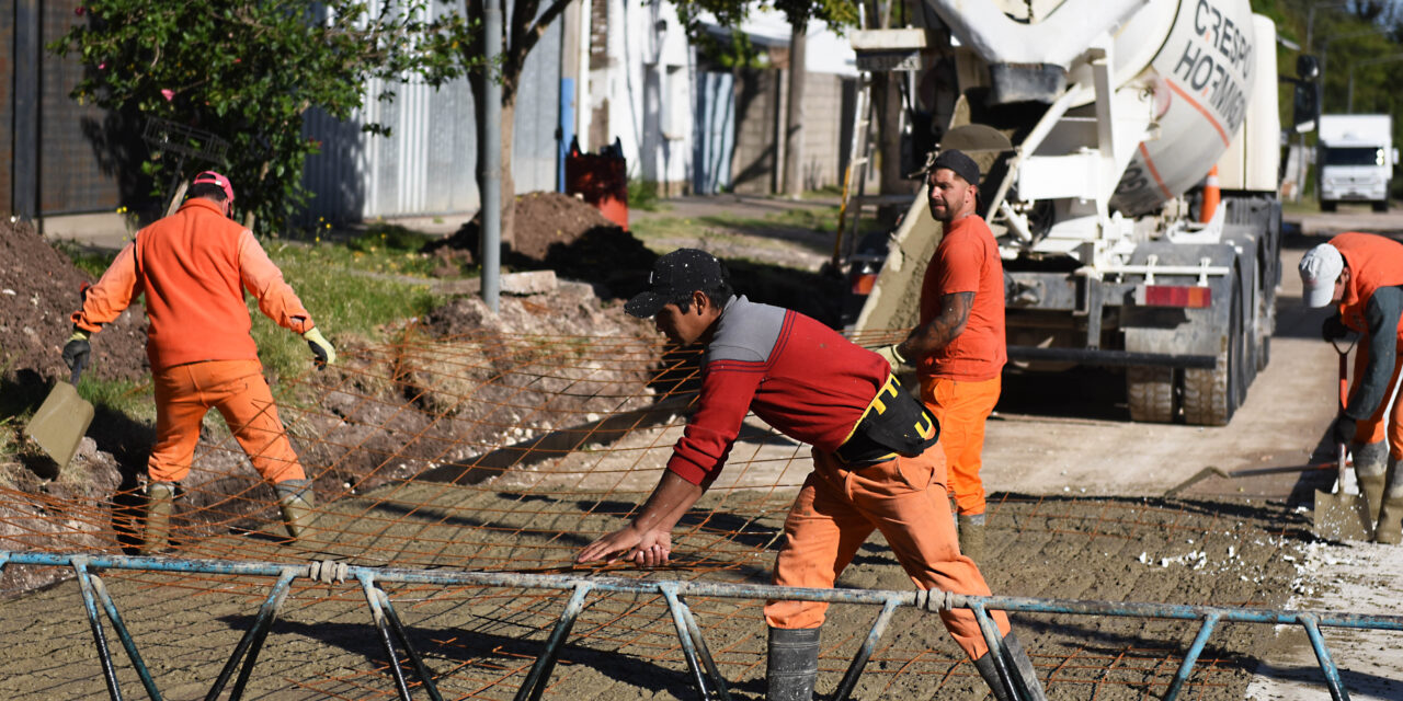 CON LA PAVIMENTACIÓN DE CALLE YRIGOYEN, SEGUIMOS CON LAS OBRAS QUE CAMBIAN LA VIDA DE NUESTROS VECINOS