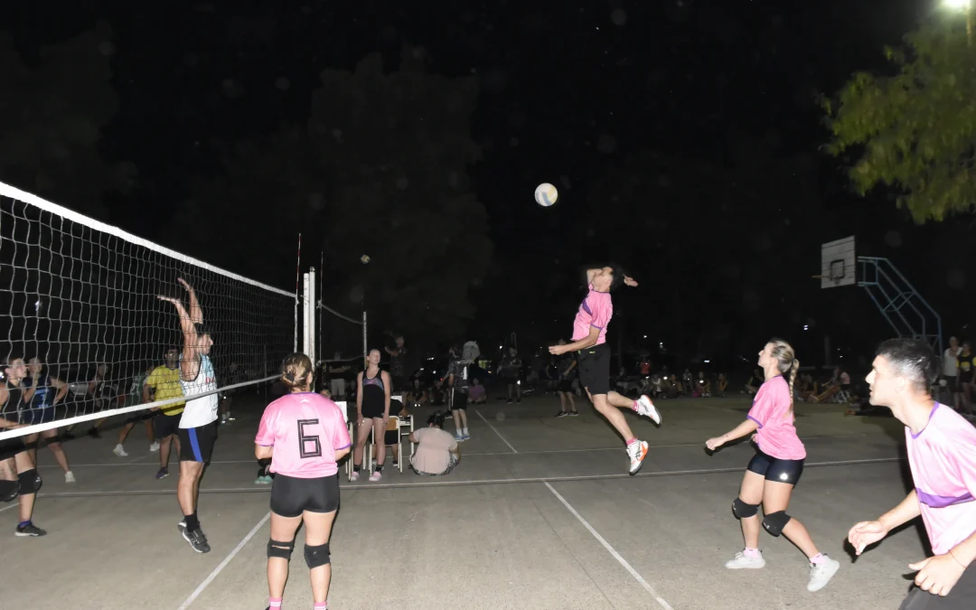 LAS NOCHES DE VERANO YA TIENEN SUS ATRACTIVOS PARA DISFRUTAR Y COMPARTIR CON LA FAMILIA Y LOS AMIGOS