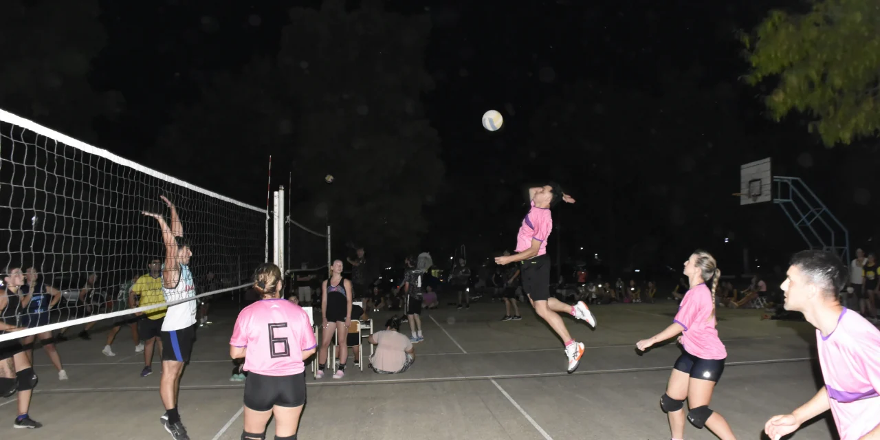 LAS NOCHES DE VERANO YA TIENEN SUS ATRACTIVOS PARA DISFRUTAR Y COMPARTIR CON LA FAMILIA Y LOS AMIGOS