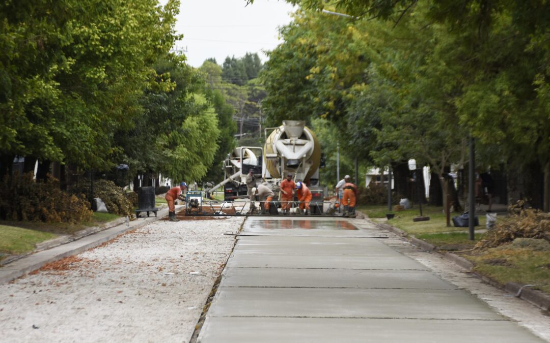ESTAMOS TRABAJANDO EN LA PAVIMENTACIÓN DE MÁS CUADRAS PARA SEGUIR CONECTANDO LOS BARRIOS