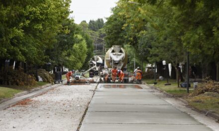 ESTAMOS TRABAJANDO EN LA PAVIMENTACIÓN DE MÁS CUADRAS PARA SEGUIR CONECTANDO LOS BARRIOS