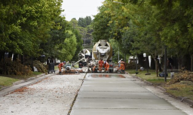 ESTAMOS TRABAJANDO EN LA PAVIMENTACIÓN DE MÁS CUADRAS PARA SEGUIR CONECTANDO LOS BARRIOS