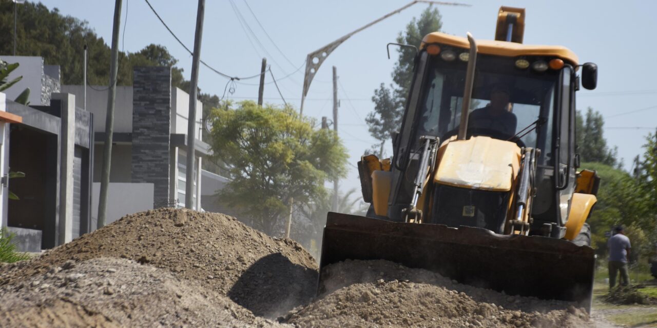 CUADRAS DE PAVIMENTO Y CORDÓN CUENTA EN BARRIO PARQUE DEL LAGO