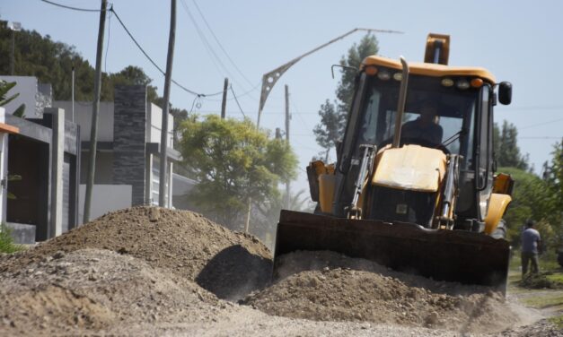 CUADRAS DE PAVIMENTO Y CORDÓN CUENTA EN BARRIO PARQUE DEL LAGO
