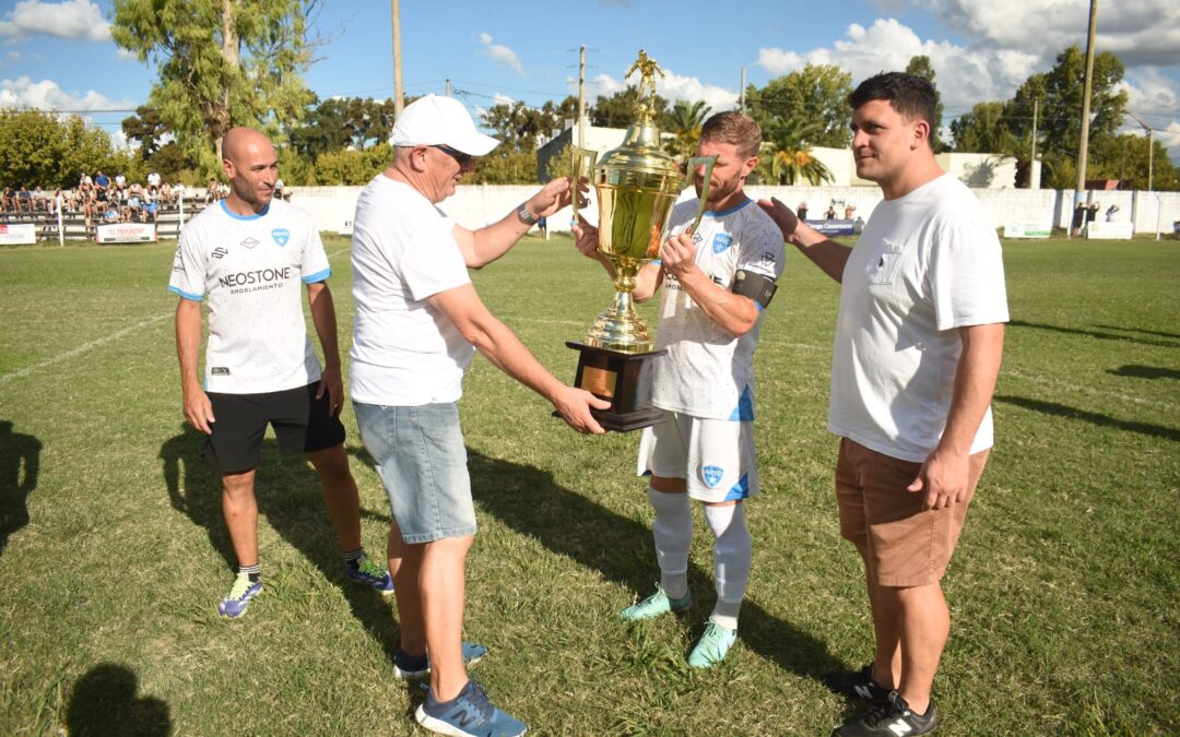CULTURAL RECIBIÓ LA COPA CIUDAD DE CRESPO
