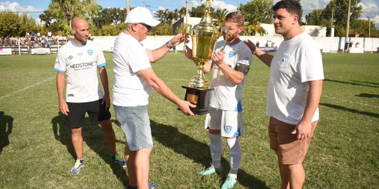 CULTURAL RECIBIÓ LA COPA CIUDAD DE CRESPO