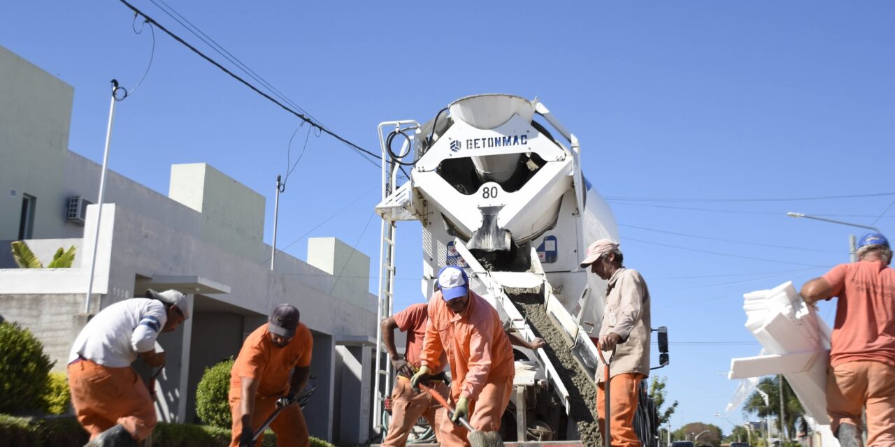 PLAN INTEGRAL DE OBRAS EN BARRIO PARQUE DEL LAGO: OCHO CUADRAS DE HORMIGÓN, TRES DE DESAGÜES PLUVIALES Y UNA DE CORDÓN CUNETA
