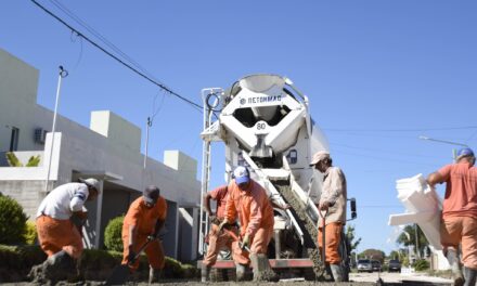 PLAN INTEGRAL DE OBRAS EN BARRIO PARQUE DEL LAGO: OCHO CUADRAS DE HORMIGÓN, TRES DE DESAGÜES PLUVIALES Y UNA DE CORDÓN CUNETA