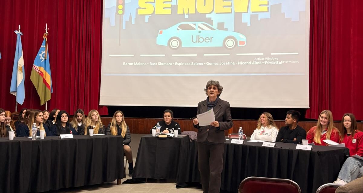 Nuestros estudiantes tuvieron la Sesión del Concejo Juvenil