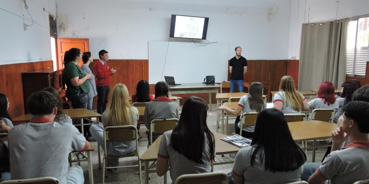 CHARLA EDUCATIVA SOBRE EL CUIDADO Y USO RESPONSABLE DEL SERVICIO DE AGUA POTABLE EN CRESPO