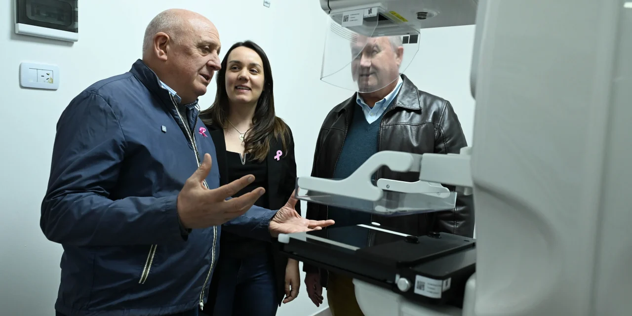 Crespo incorporó un nuevo mamógrafo para fortalecer la atención y la prevención del cáncer de mama